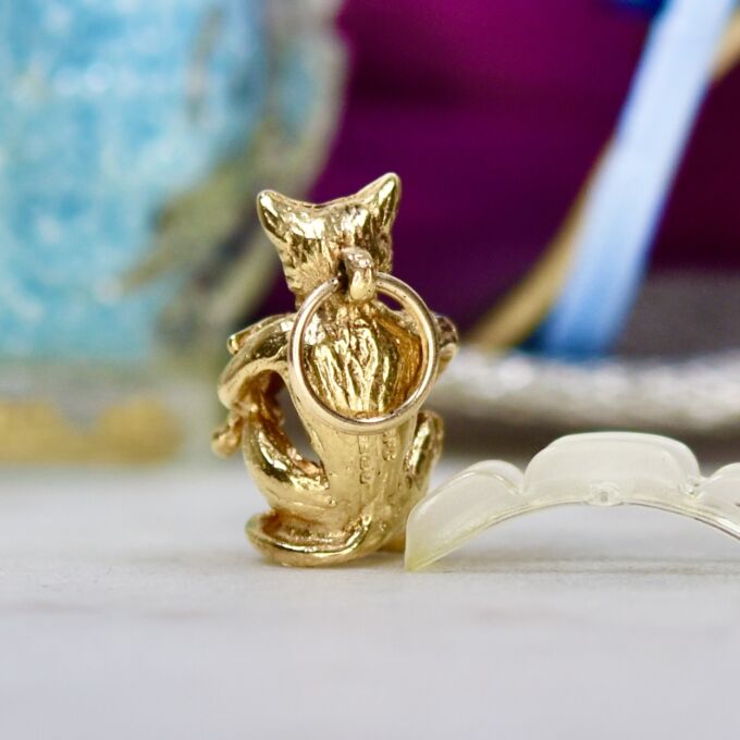 Fiddle Playing Cat in 9ct Gold