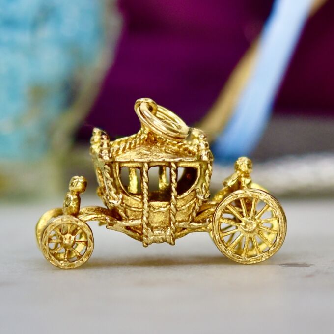 Four Wheel Carriage in 9ct Gold