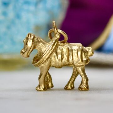 Harness Horse in 9ct Gold
