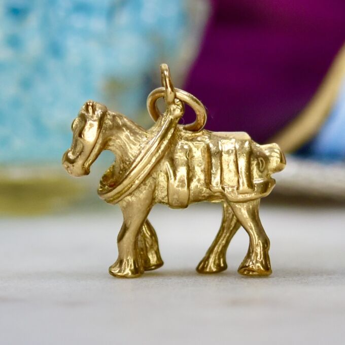 Harness Horse in 9ct Gold