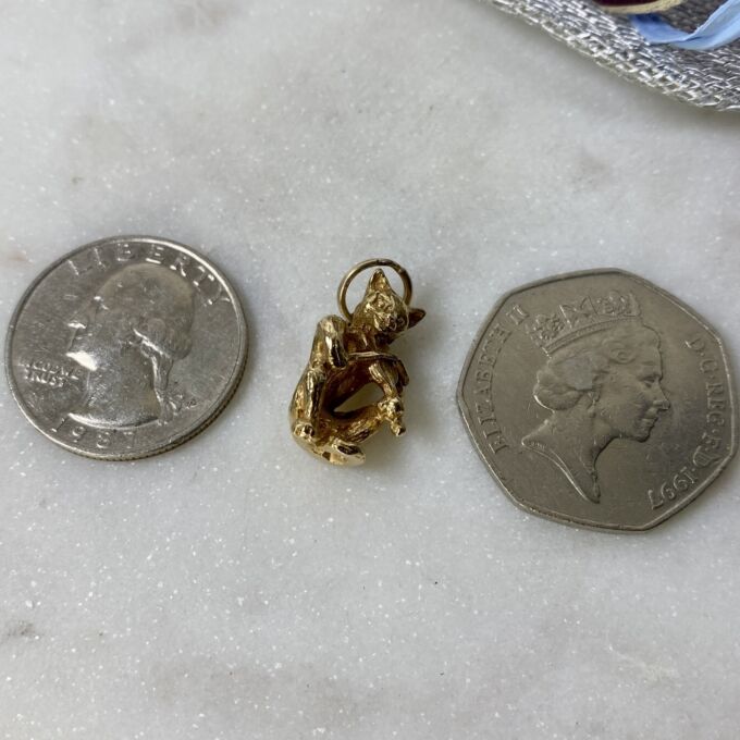 Fiddle Playing Cat in 9ct Gold