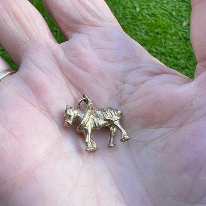 Harness Horse in 9ct Gold