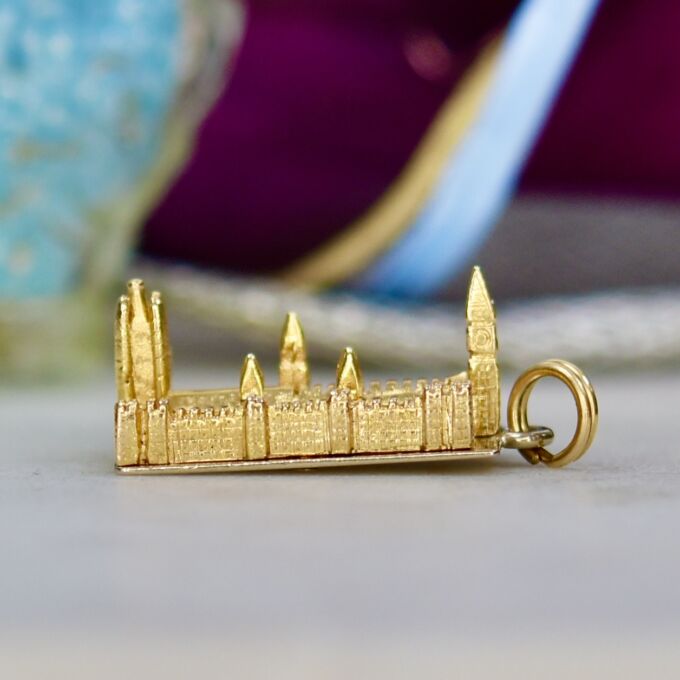 Houses of Parliament Pendant in 9ct Gold