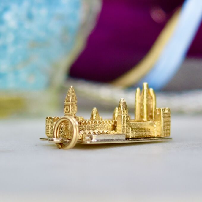 Houses of Parliament Pendant in 9ct Gold