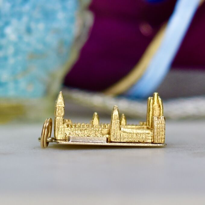 Houses of Parliament Pendant in 9ct Gold