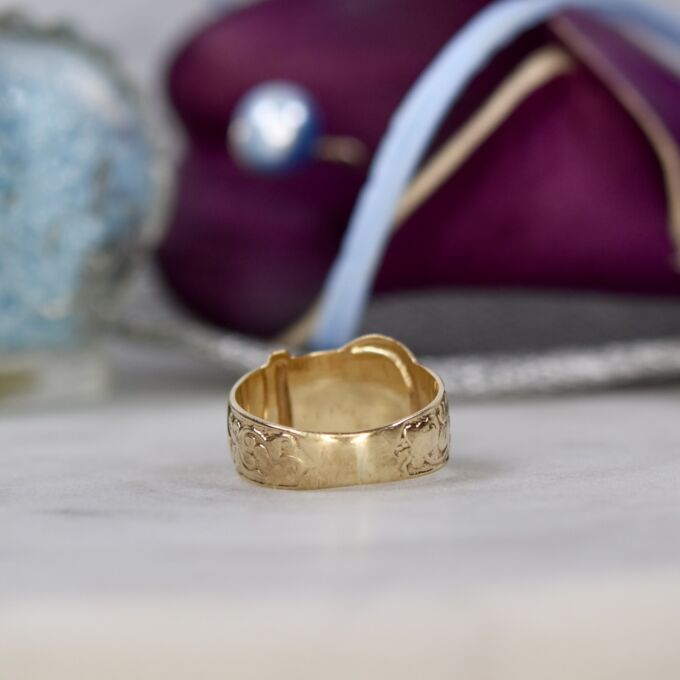 Buckle Ring in 9ct Gold