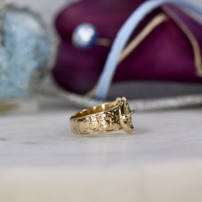 Buckle Ring in 9ct Gold