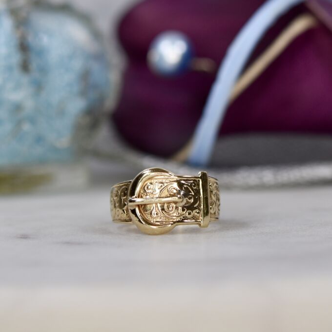 Buckle Ring in 9ct Gold