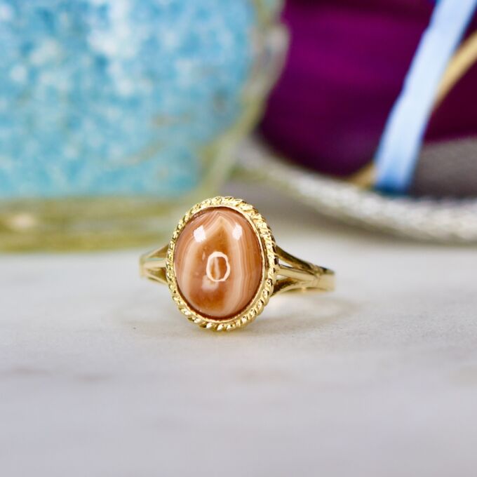Agate Solitaire Ring in 9ct Gold
