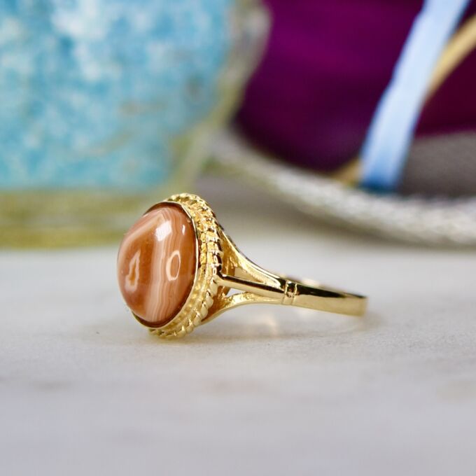 Agate Solitaire Ring in 9ct Gold