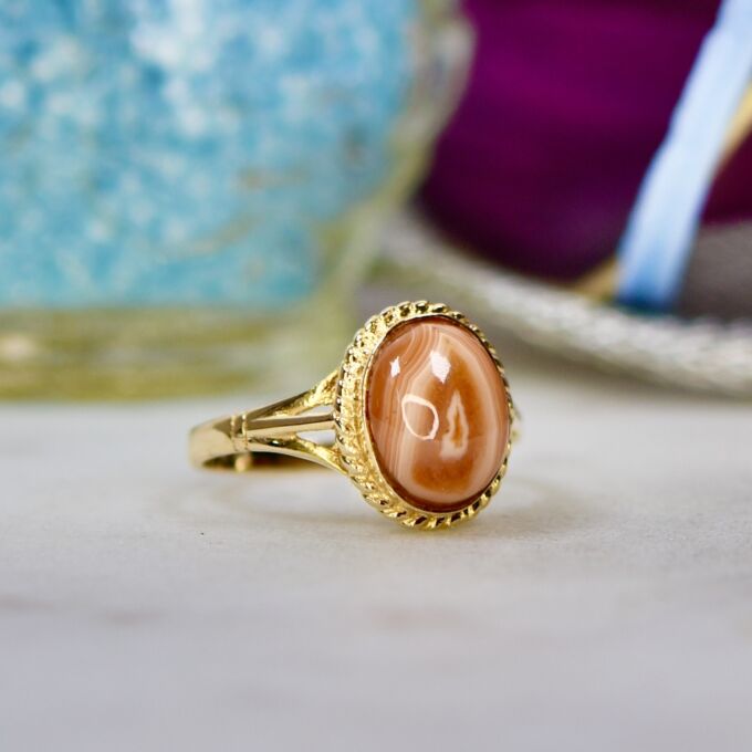 Agate Solitaire Ring in 9ct Gold