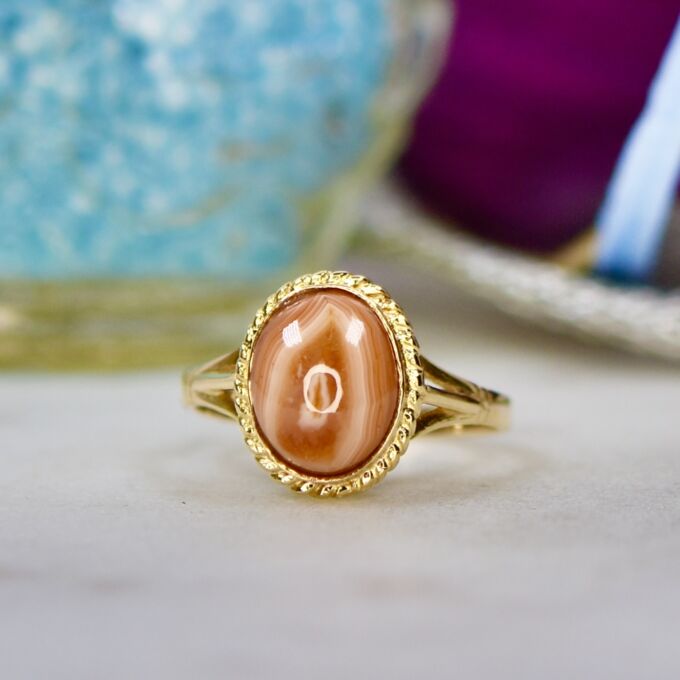 Agate Solitaire Ring in 9ct Gold