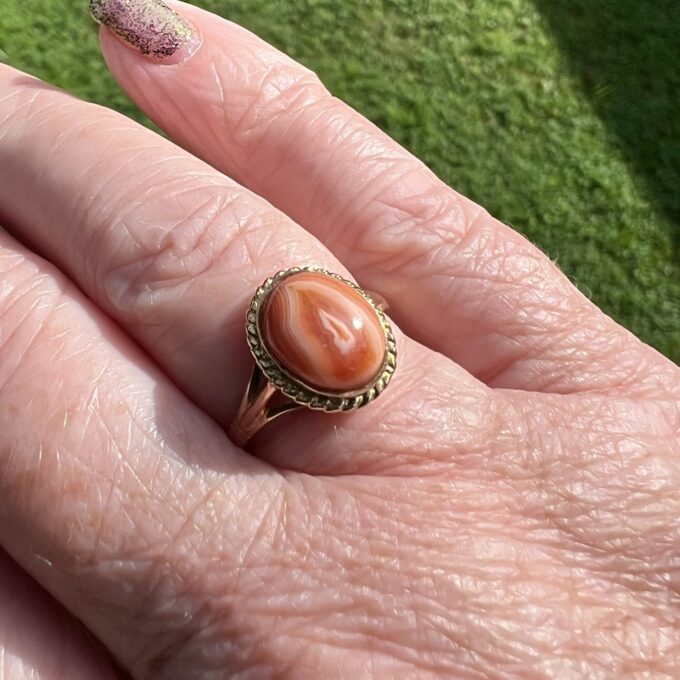 Agate Solitaire Ring in 9ct Gold
