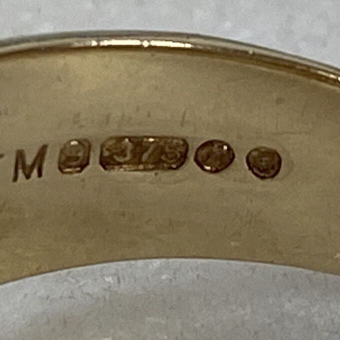 Buckle Ring in 9ct Gold