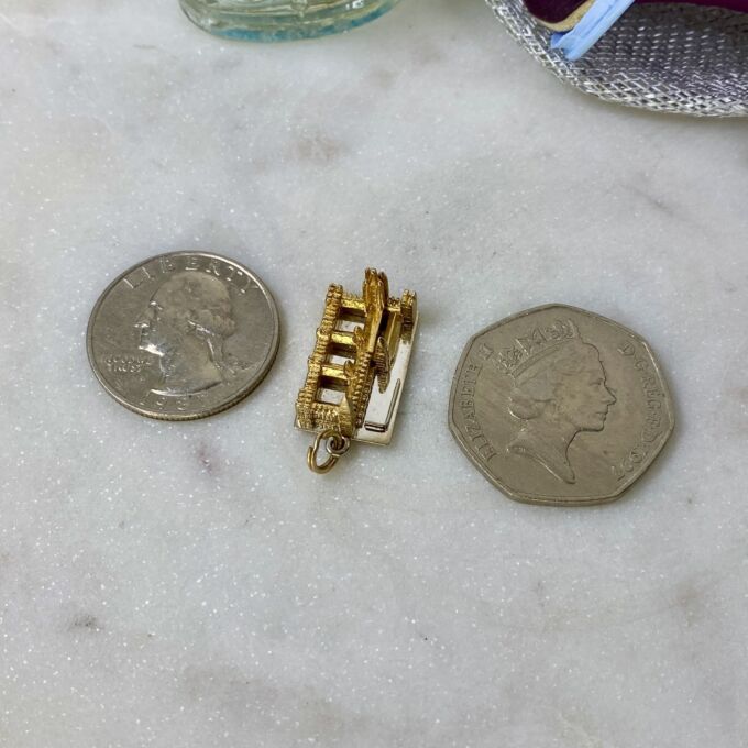 Houses of Parliament Pendant in 9ct Gold