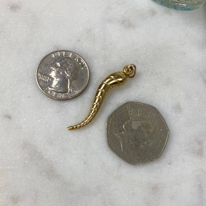 Twisted Cornicello Horn in 9ct Gold