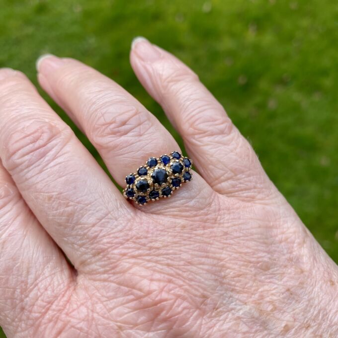 Sapphire Cluster ring in 9ct Gold