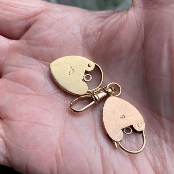 Dog Clip in 9ct Rose Gold