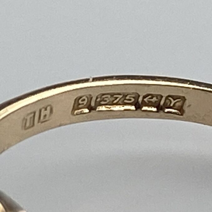 Agate Solitaire Ring in 9ct Gold