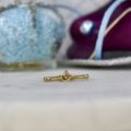 Tiny T bar in 9ct Gold