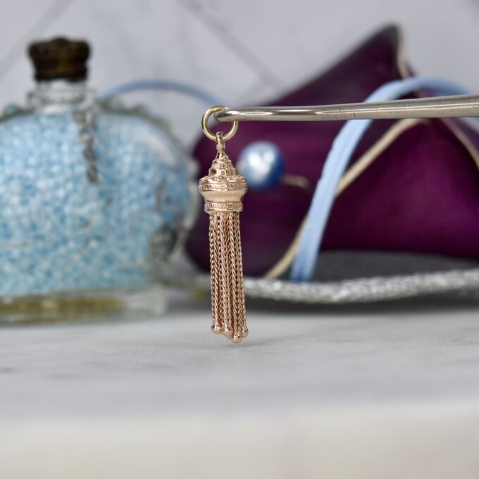 Tassel Pendant in 9ct Gold