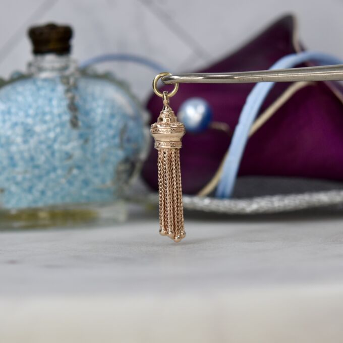 Tassel Pendant in 9ct Gold