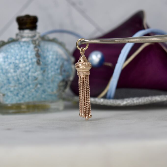 Tassel Pendant in 9ct Gold