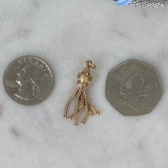 Tassel Pendant in 9ct Gold