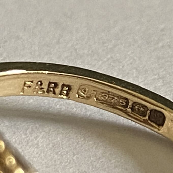 Garnet Solitaire Ring in 9ct Gold