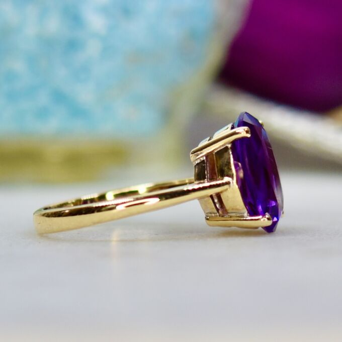 Amethyst Solitaire Ring in 9ct Gold
