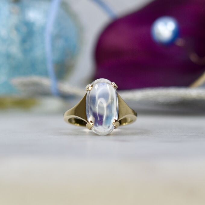 Moonstone Ring in 9ct Gold