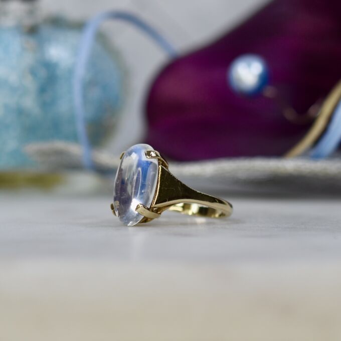 Moonstone Ring in 9ct Gold