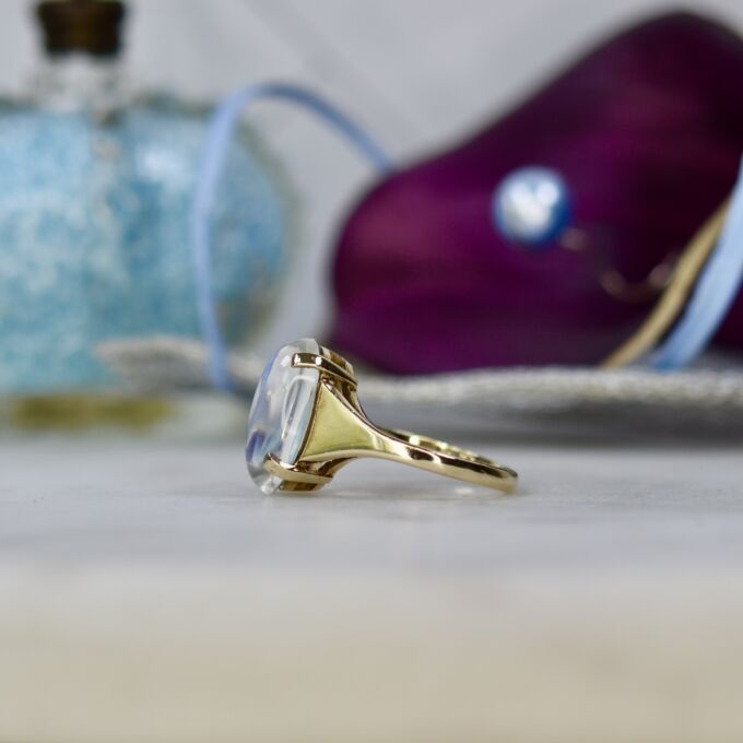 Moonstone Ring in 9ct Gold