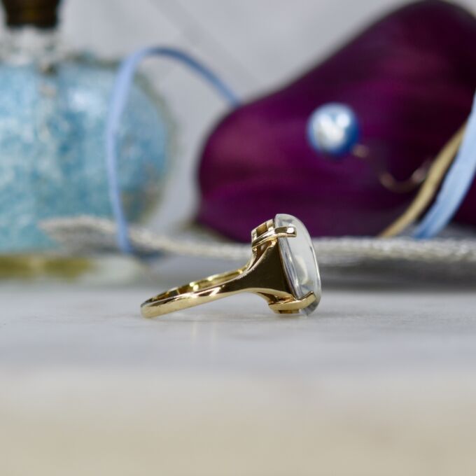 Moonstone Ring in 9ct Gold