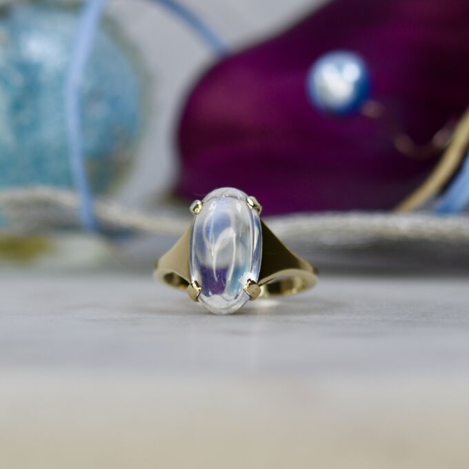 Moonstone Ring in 9ct Gold