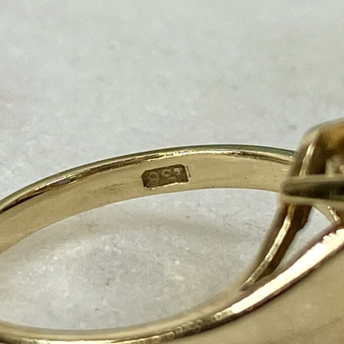 Moonstone Ring in 9ct Gold