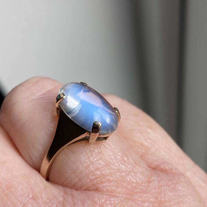 Moonstone Ring in 9ct Gold