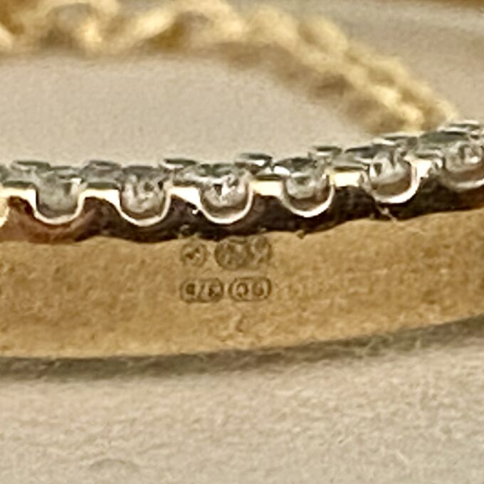 Diamond Circle Pendant Necklace in 9ct Gold