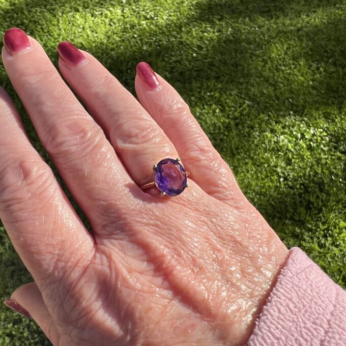 Amethyst Solitaire Ring in 9ct Gold