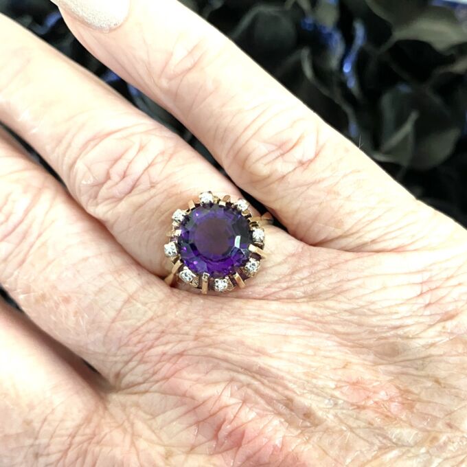 Amethyst and Diamond Ring in 14ct Gold