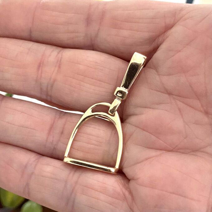 Stirrup Pendant in 14ct Gold