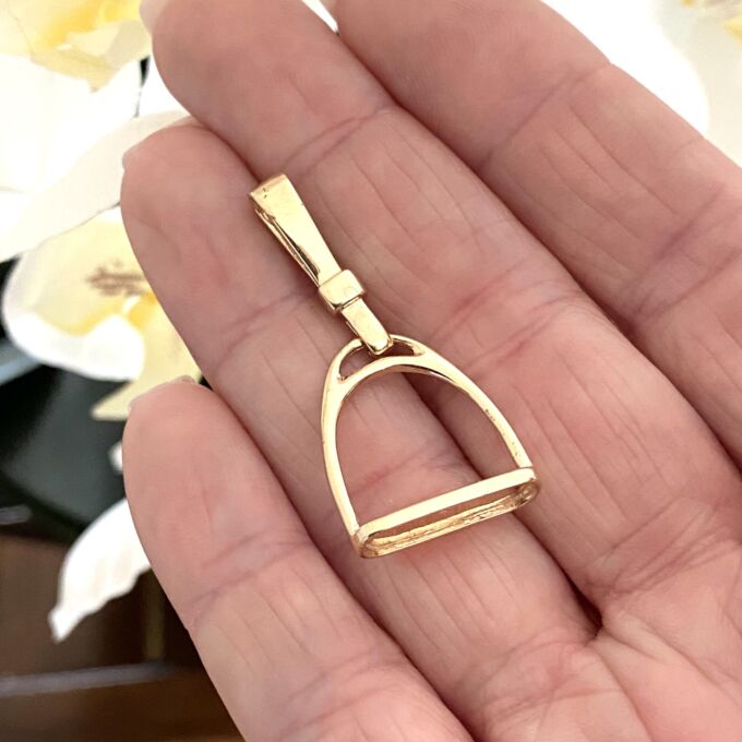 Stirrup Pendant in 14ct Gold