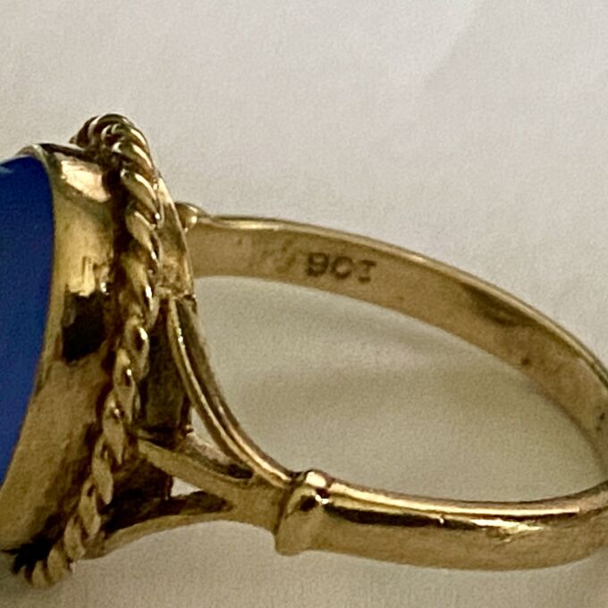 Blue Chalcedony Ring in 9ct Gold
