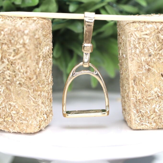 Stirrup Pendant in 14ct Gold