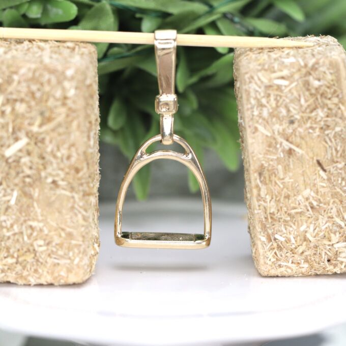 Stirrup Pendant in 14ct Gold