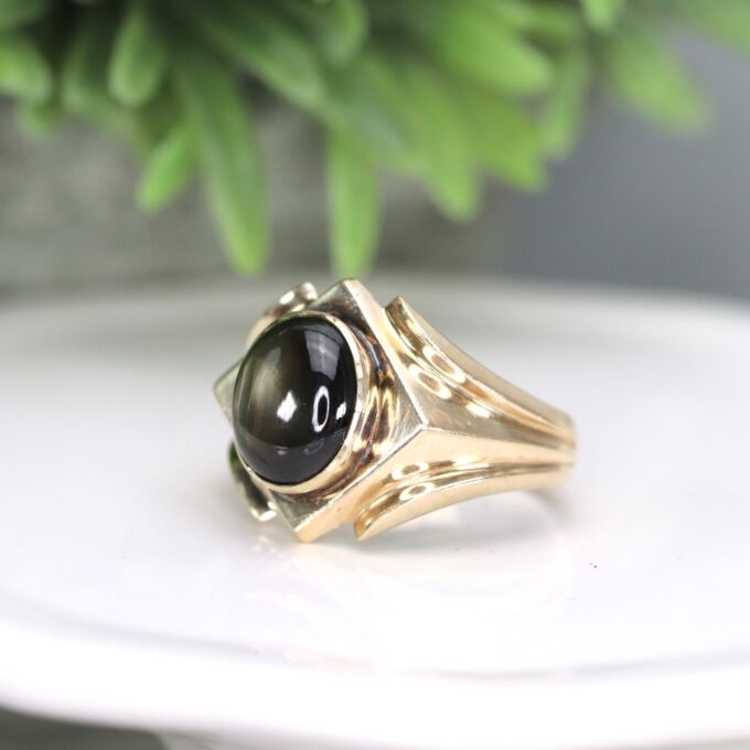 Synthetic Black Star Sapphire Ring in 10ct Gold