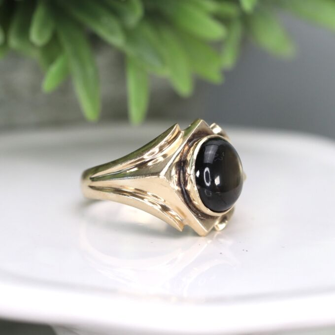 Synthetic Black Star Sapphire Ring in 10ct Gold