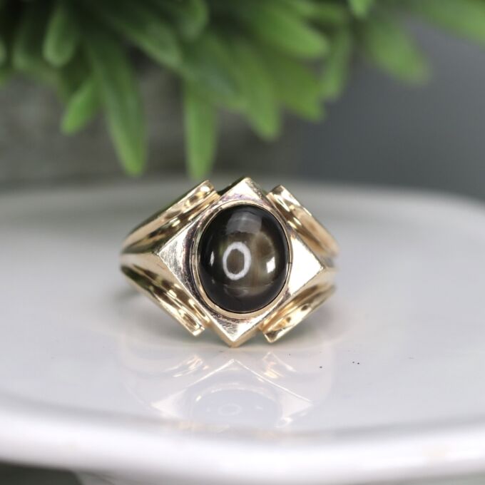 Synthetic Black Star Sapphire Ring in 10ct Gold