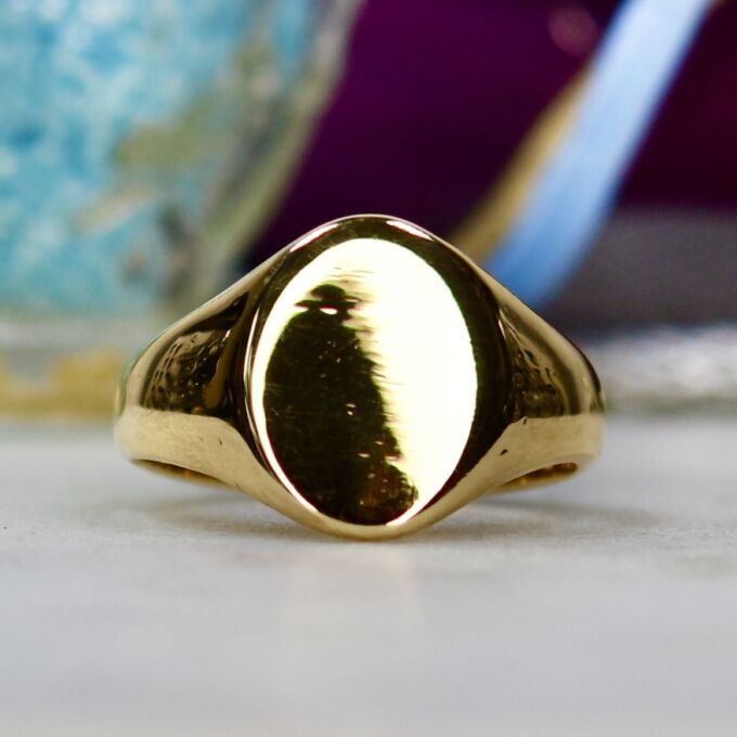 Oval Signet Ring in 9ct Gold