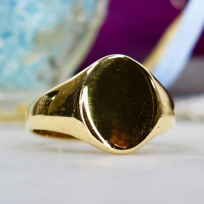 Oval Signet Ring in 9ct Gold